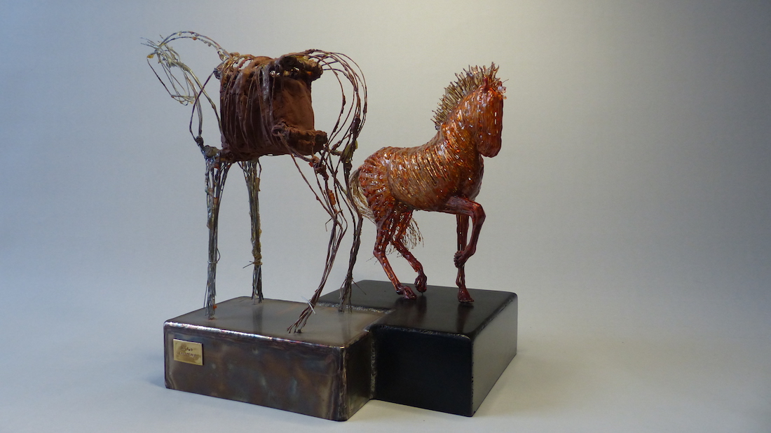 Wire horses - pair of opposites side angle