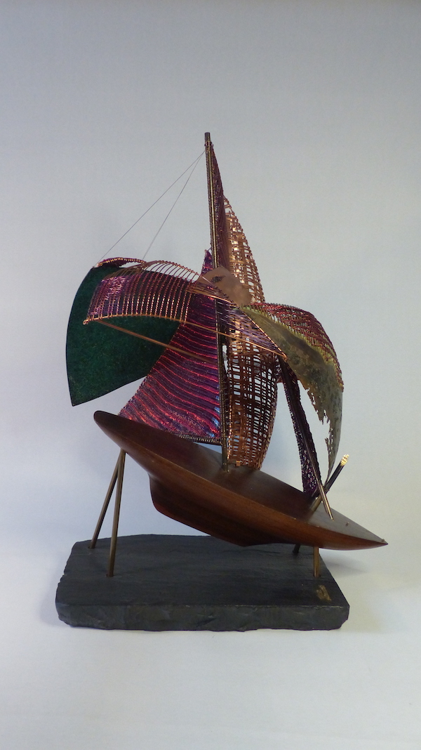 Woven wire sails with Walnut hull